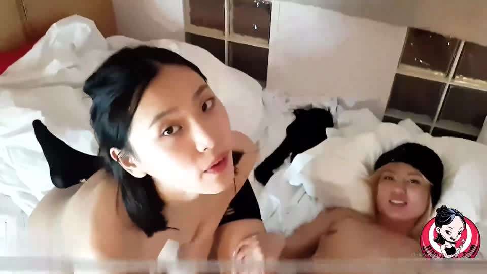 和闺蜜一起伺候男友#射精#双飞#骚逼#挑逗#舔逼#性交