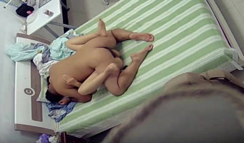 《居家摄像头破解》偷窥精壮小伙和大长腿女友大白天的来一炮2